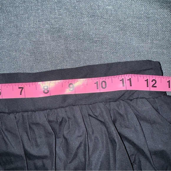 Miss Selfridge poplin puffball mini skirt in black - Picture 5 of 6